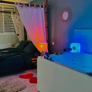 Maison d'hôtes Love Room Beauté - Suites avec Jacuzzi, Puget-sur Argens